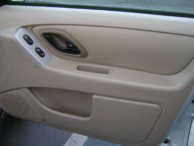 Ford Escape 2005 photo 11