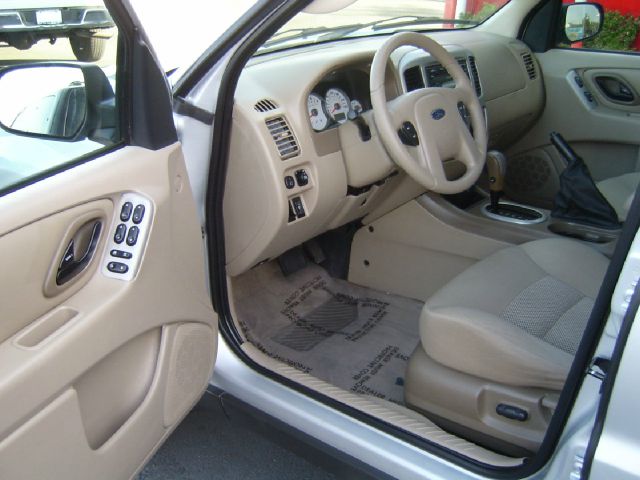 Ford Escape 2005 photo 16