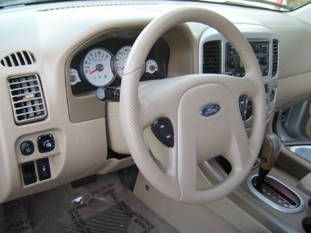 Ford Escape 2005 photo 23