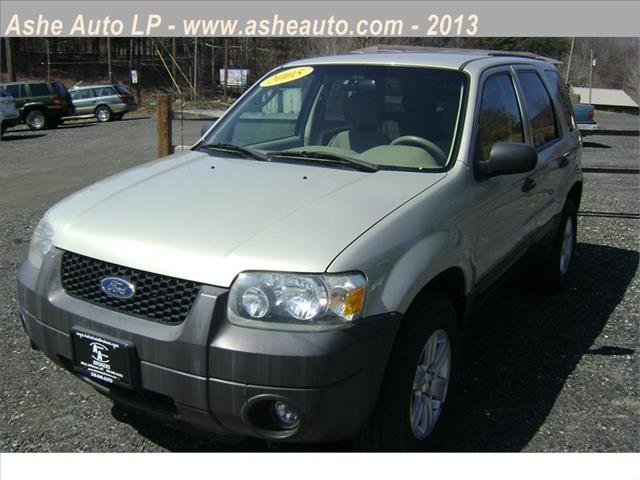 Ford Escape 2005 photo 1