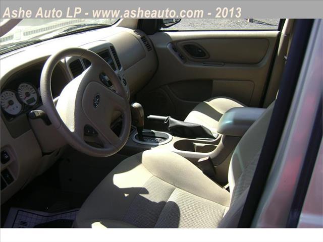 Ford Escape 2005 photo 2