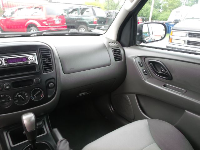 Ford Escape 2005 photo 14