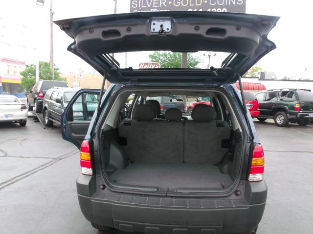 Ford Escape 2005 photo 2