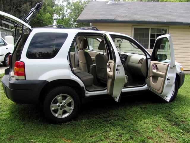 Ford Escape 2005 photo 1