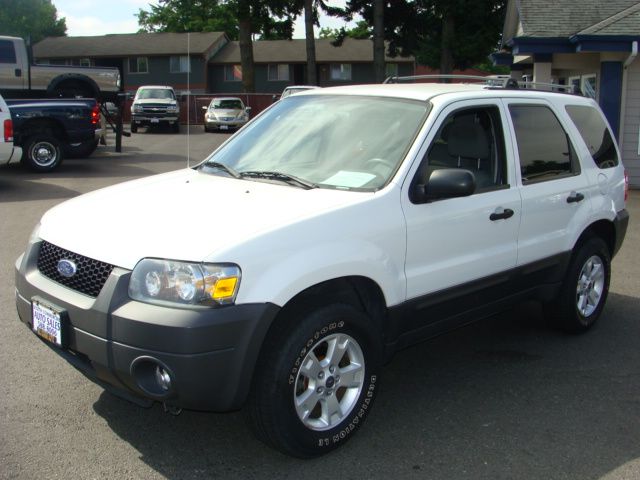 Ford Escape 2005 photo 1