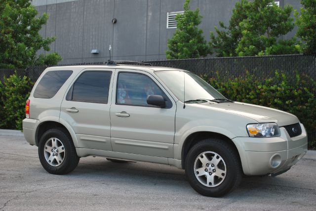 Ford Escape 2005 photo 1