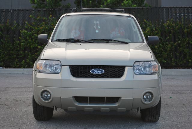 Ford Escape 2005 photo 2