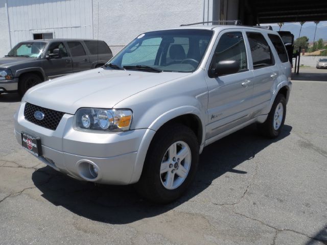 Ford Escape 2005 photo 2