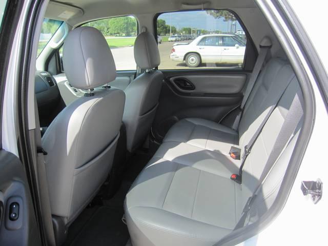 Ford Escape 2005 photo 2