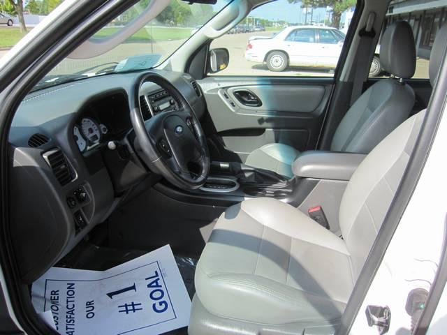 Ford Escape 2005 photo 3