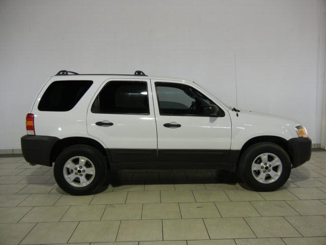 Ford Escape 2005 photo 1