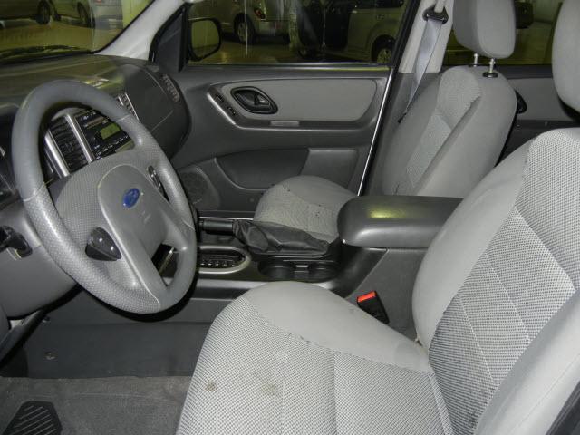 Ford Escape 2005 photo 2