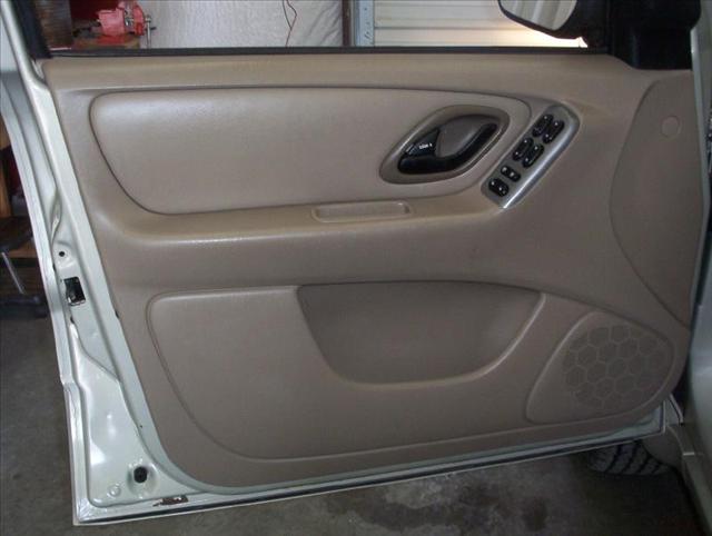 Ford Escape 2005 photo 1