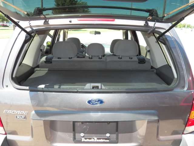 Ford Escape 15 SUV