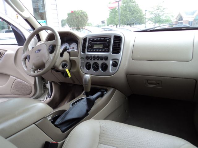 Ford Escape 2005 photo 2