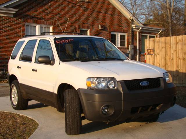 Ford Escape 2005 photo 1