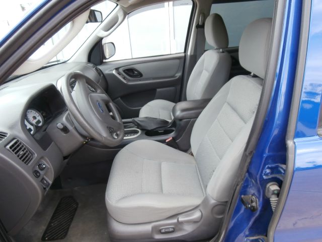 Ford Escape 15 SUV