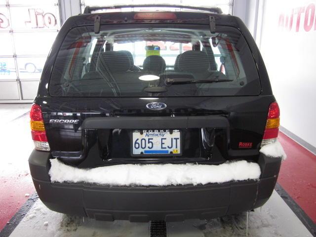 Ford Escape 2005 photo 1