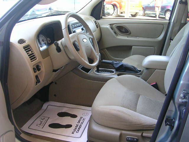 Ford Escape 2005 photo 2