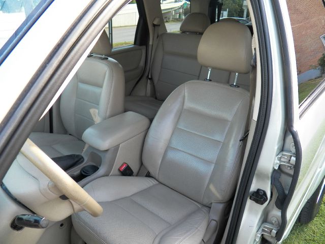 Ford Escape 2005 photo 17