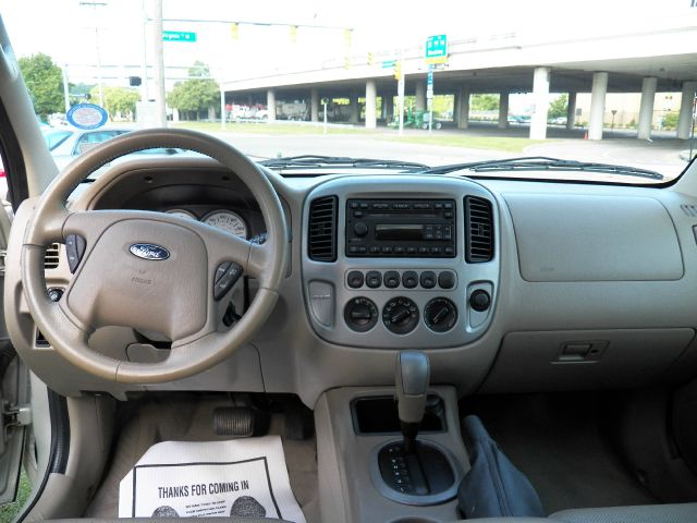 Ford Escape 2005 photo 3