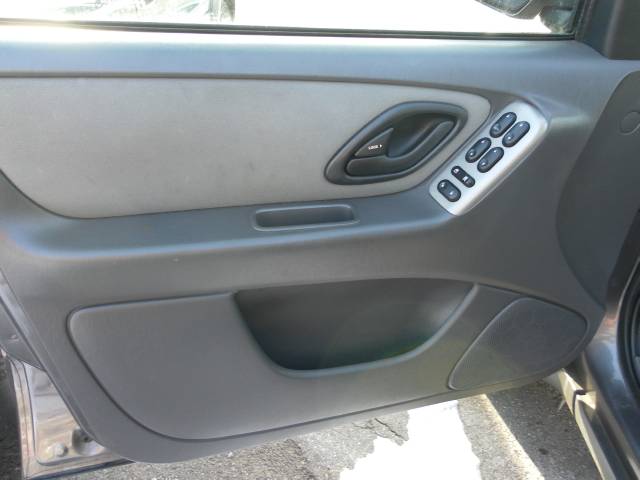 Ford Escape 2005 photo 1