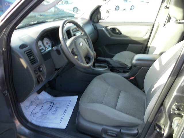 Ford Escape 2005 photo 2