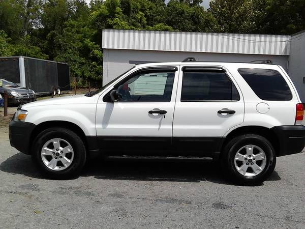 Ford Escape 2005 photo 2