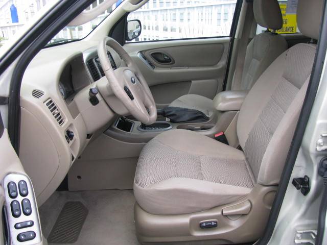 Ford Escape 2005 photo 2