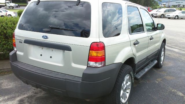 Ford Escape 2005 photo 1