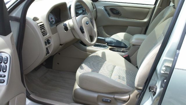 Ford Escape 2005 photo 2