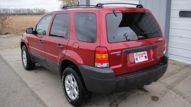 Ford Escape 2006 photo 2