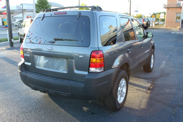 Ford Escape 2006 photo 2