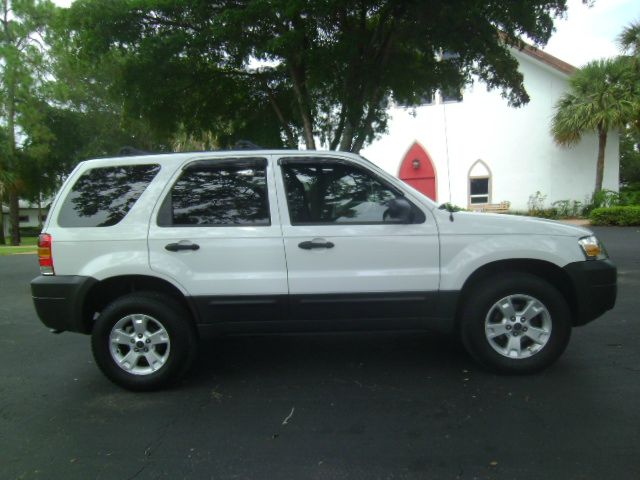 Ford Escape 2006 photo 2