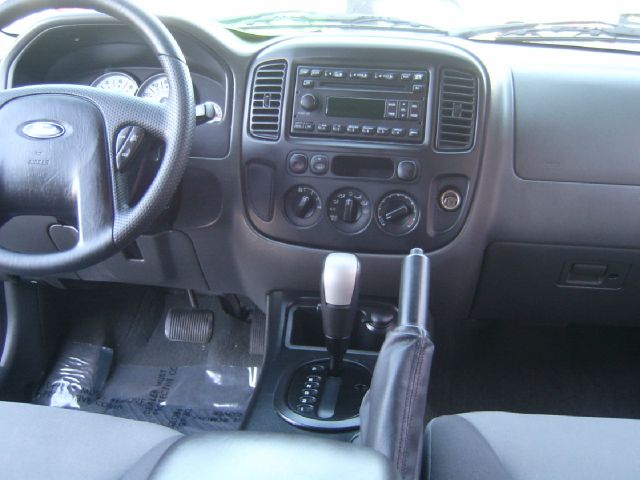 Ford Escape 2006 photo 1