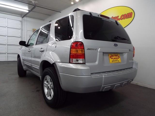 Ford Escape 2006 photo 2