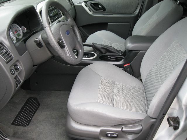 Ford Escape 2006 photo 2