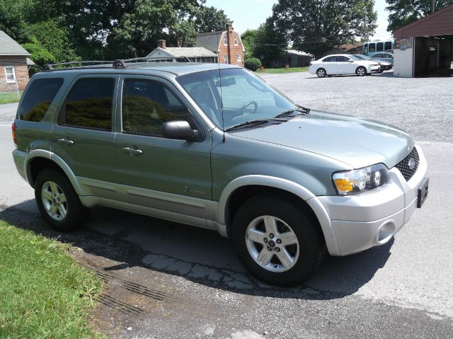 Ford Escape 2006 photo 2