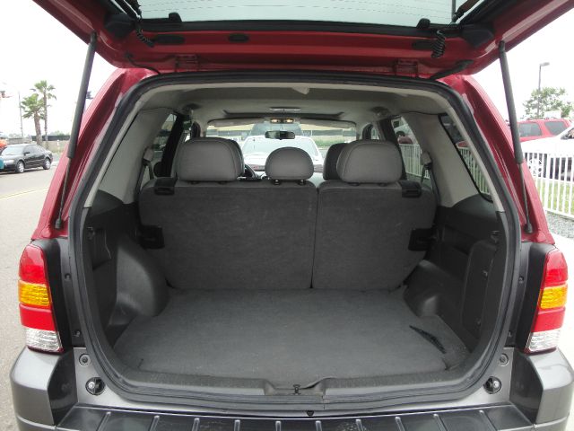 Ford Escape 2006 photo 2