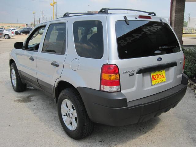 Ford Escape 2006 photo 2