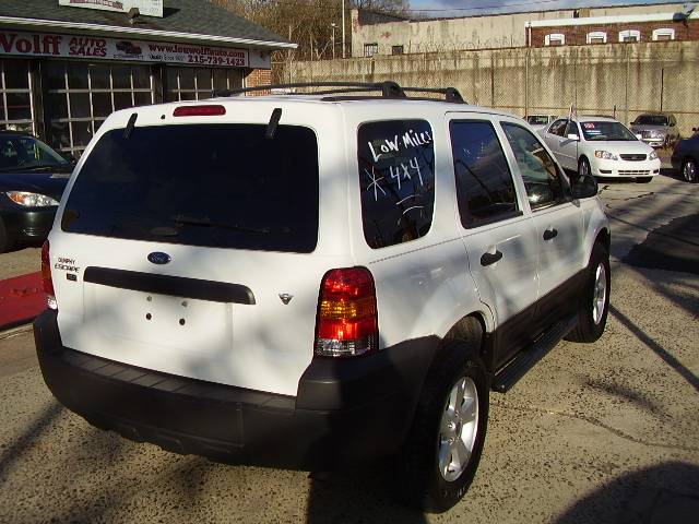 Ford Escape 2006 photo 2