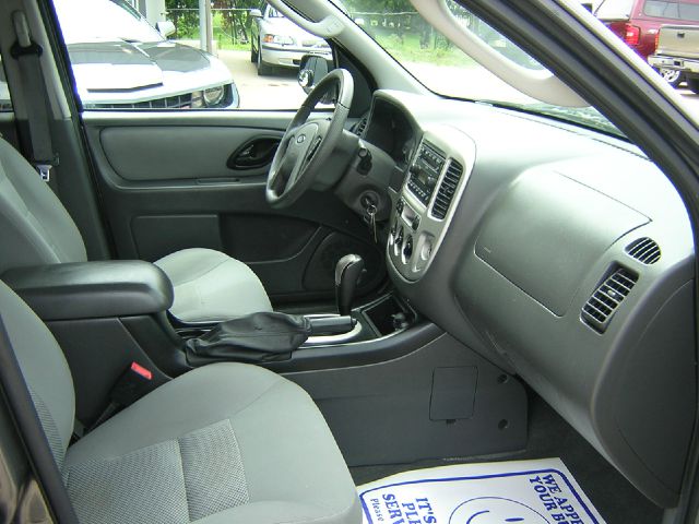 Ford Escape 2006 photo 2