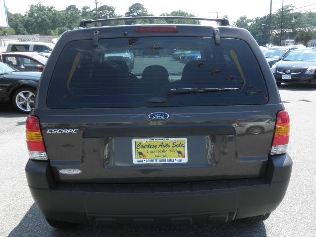 Ford Escape 2006 photo 2