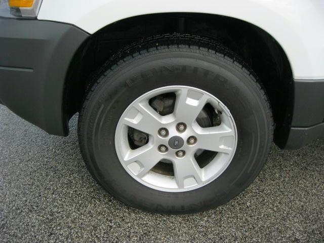 Ford Escape 2007 photo 2