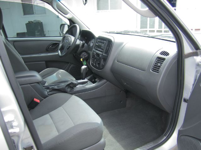 Ford Escape 2007 photo 2