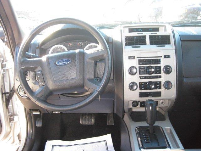 Ford Escape 2008 photo 2