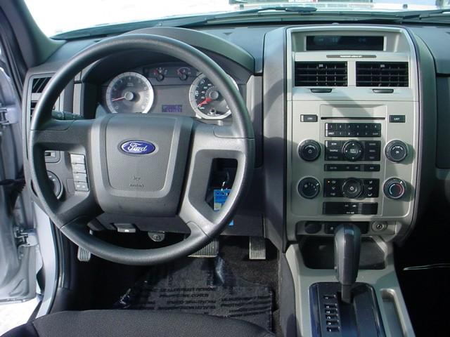 Ford Escape 2008 photo 2