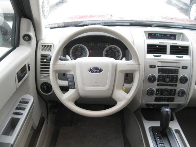 Ford Escape 2008 photo 2