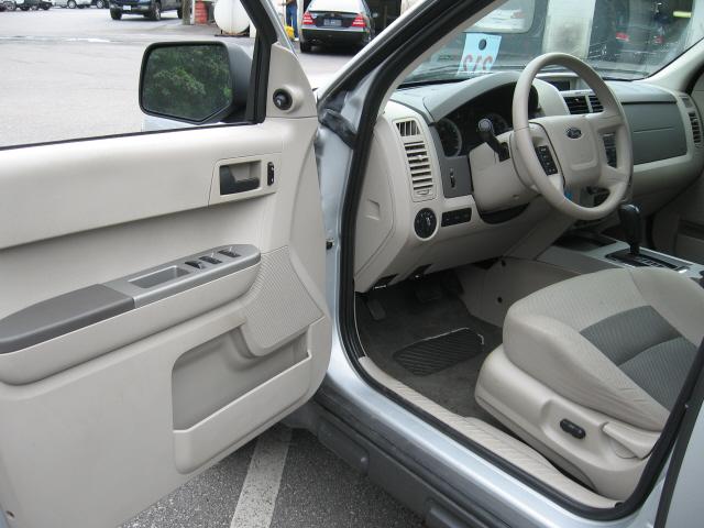 Ford Escape 2008 photo 2