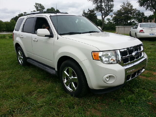 Ford Escape 3rd Row/ Leather SUV